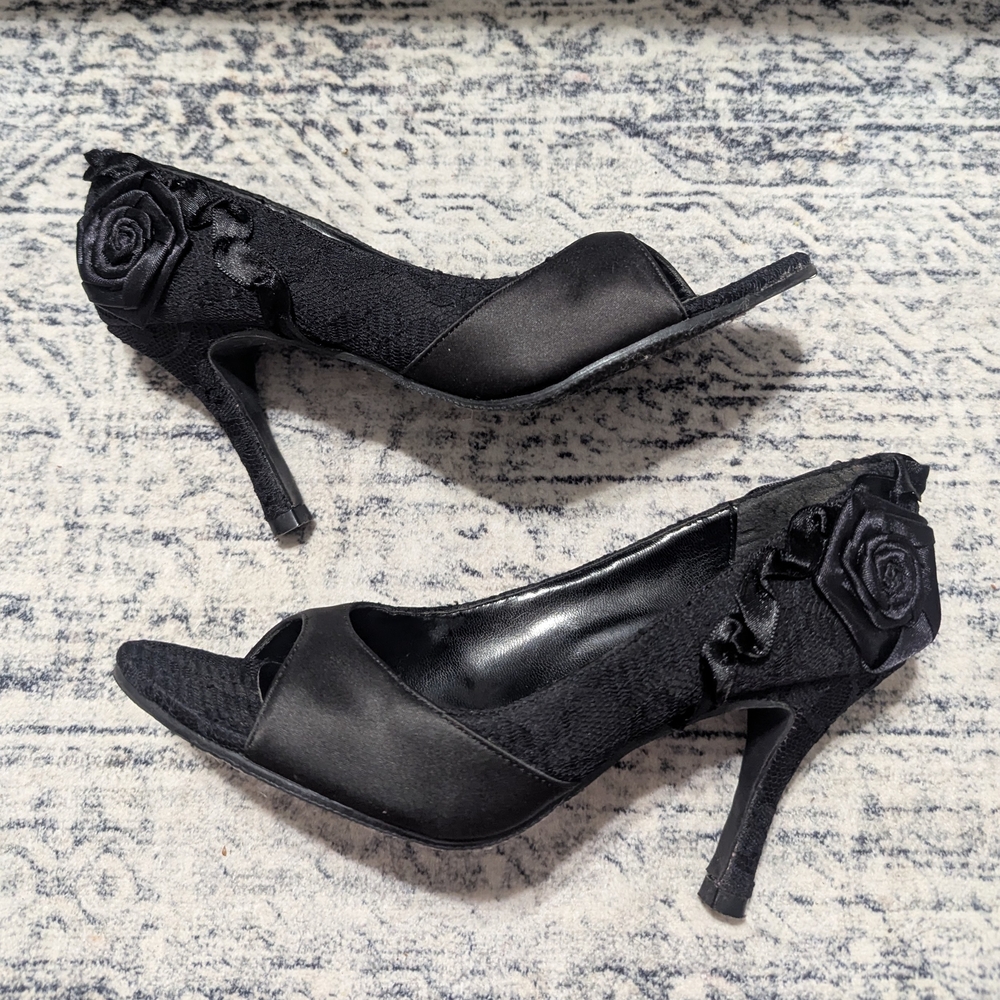 Newport News Elegant Black Lace Peep-Toe Heels 6.5